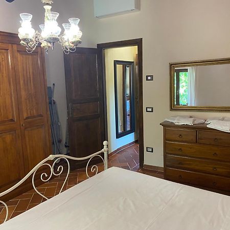 Ferienwohnung Rosa Di Maggio Pari Exterior foto